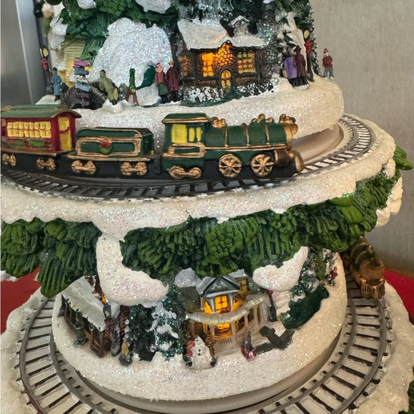Thomas Kinkade Wonderland Express Christmas Tabletop Tree and Moving Trains - Picture 8 of 17